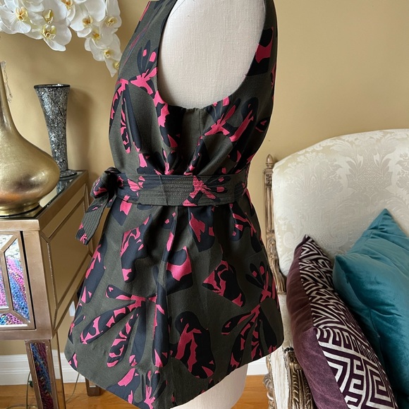 BANANA REPUBLIC peplum top with belt. - Picture 2 of 7